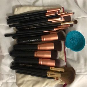 Makeup brushes and brush makeup remover
